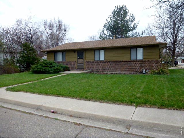 Single Family Home for Sale by 950 Dannys Ct in the Longmont, located in the neighborhood of Danny's Place